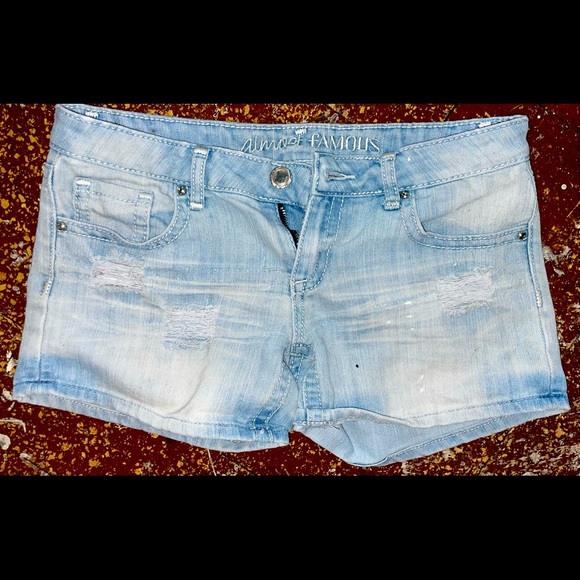 These are a size 7, light blue denim shorts from Almost Famous - Picture 1 of 6